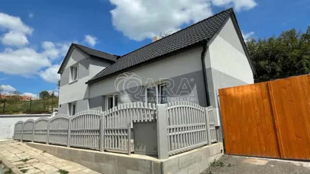 Rodinný dům se zahradou a dílnou, Zvoleněves u Kladna, Zvoleněves, okres Kladno