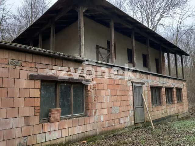 Dvoupodlažní rekreační chata na polosamotě s rozsáhlými pozemky 2,5 ha v Halenkovicích, Halenkovice, okres Zlín