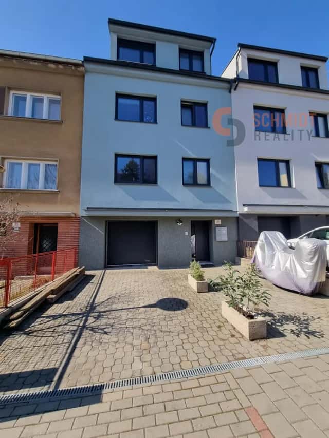 Prodej zrekonstruovaného bytu 3+kk s balkonem, sklepní kojí a částí zahrady, Brno, okres Brno-město