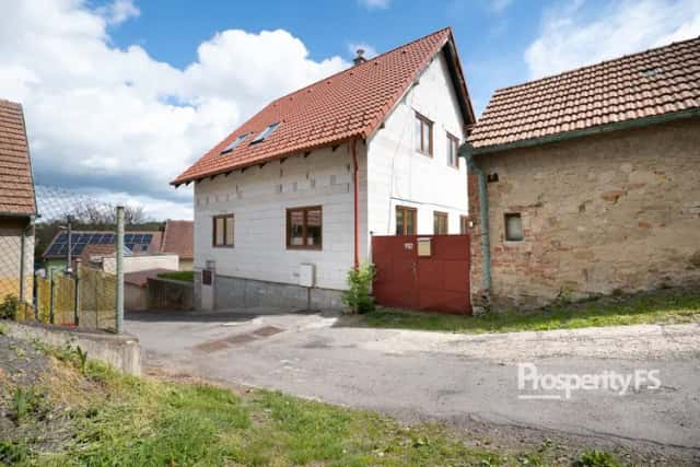 Prodej rozestavěného rodinného domu 4+1, pozemek 409 m2 s garáží - Neuměřice, Neuměřice, okres Kladno