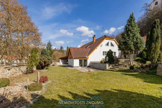 Prodej dvougeneračního rodinného domu s výhledem na hrad, Jevišovice u Znojma, Jevišovice, okres Znojmo