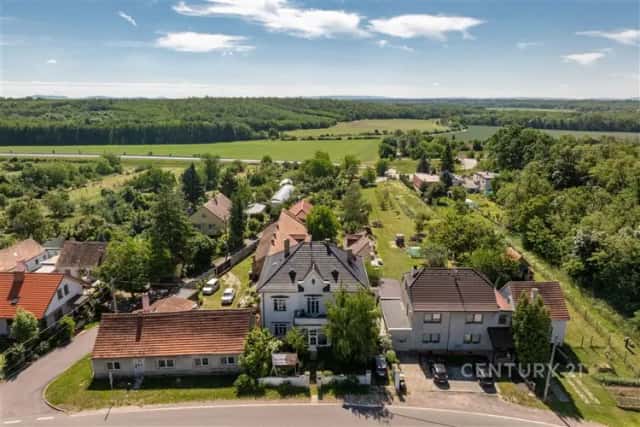 Prodej prvorepublikové vily u zámku Lechovice – jedinečná atmosféra a obrovský potenciál, Lechovice, okres Znojmo