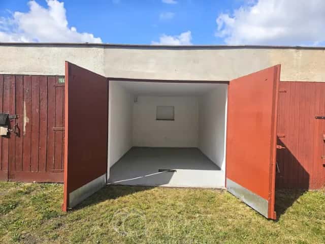 Prodej garáže 17 m and sup2; - Kbely, ul. Železnobrodská, Praha