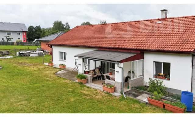 Exklusívně nabízíme rodinný dům se zahradou v obci Stádlec, Stádlec, okres Tábor