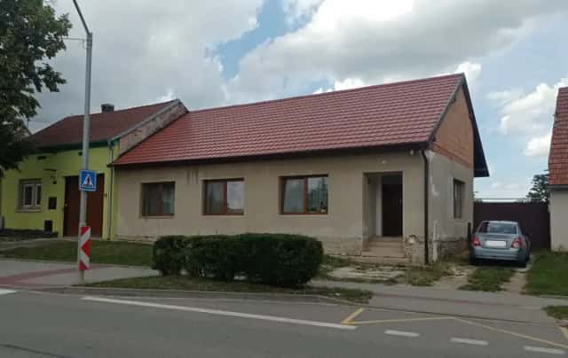 Rodinný dům s rozlehlou zahradou v centru městyse Drnholec., Drnholec, okres Břeclav