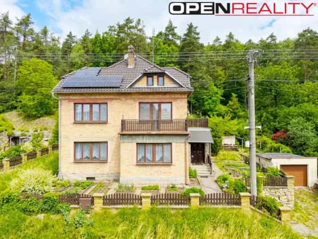 Prodej prostorného, udržovaného RD se dvěma byty, garáží a kouzelným dvorem Snovídky, Snovídky, okres Vyškov
