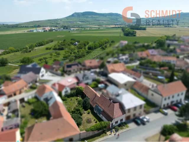 RD s pozemkem a dvěma vinnými sklepy v srdci Pálavy, Dolní Dunajovice, okres Břeclav