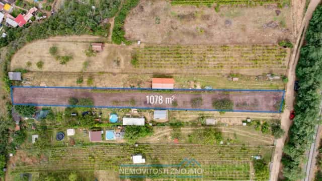 Prodej zahrady 1 078 m2 v Dobšicích u Znojma, jen pár minut od Znojma, elektřina na hranici pozemku, Dobšice, okres Znojmo