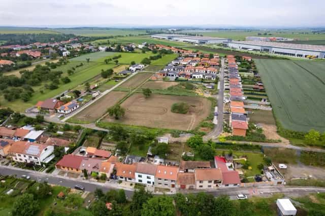 Syrovice - prodej pozemku 624 m2, sítě na hranici pozemku., Syrovice, okres Brno-venkov