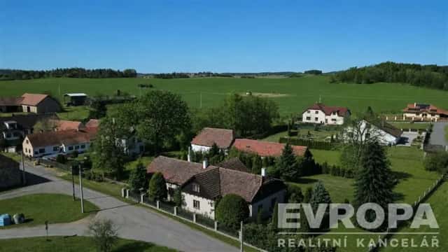 Prodej prostorného rodinného domu v idylickém prostředí Jelence v Dolních Hbitech s rozlehlou zahradou 5901 m2, Dolní Hbity, okres Příbram