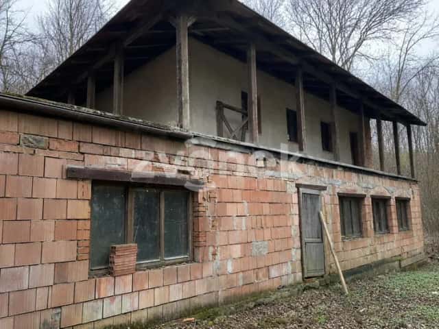 Dvoupodlažní rekreační chata na polosamotě s rozsáhlými pozemky 2,5 ha v Halenkovicích, Halenkovice, okres Zlín