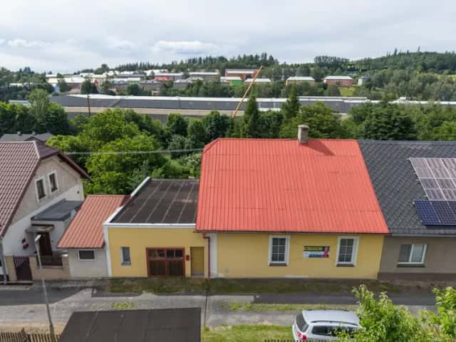 Rodinný dům 4+1 s pozemkem 1 029 m2, garáží, sklepem a velkou půdou | Břidličná, Břidličná, okres Bruntál