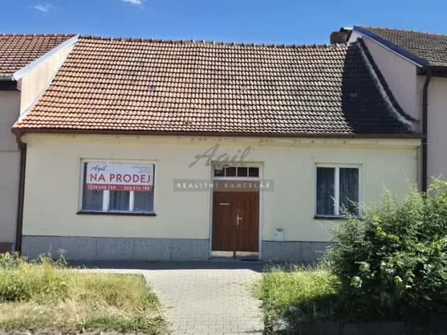 Prodej řadového, podsklepeného RD 3+1 s dvorkem a zahrádkou ve Šlapanicích na ul. Čechova, Šlapanice, okres Brno-venkov