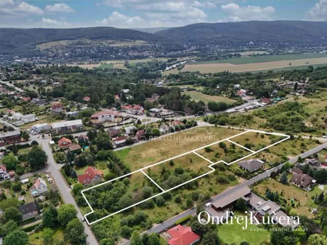 Čtyři stavební pozemky v Černošicích na prodej o celkové výměře 6.657 m2, Černošice, okres Praha-západ
