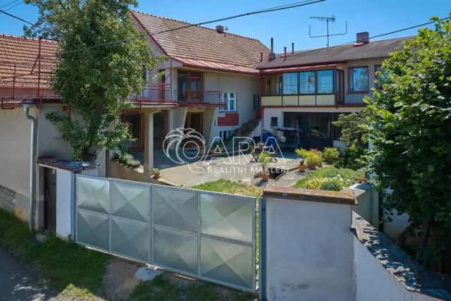 Prodej rodinného domu Bzová u Berouna, Bzová, okres Beroun