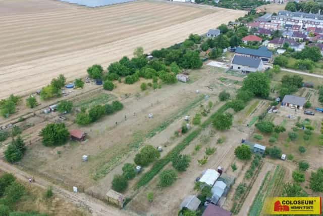 Znojmo - Přímětice, stavební pozemek 1.179 m2, el. přípojka, studna - pozemek, Znojmo