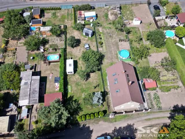 Pozemek s karavanem + zahr. domek č.e., 683 m2, Louny