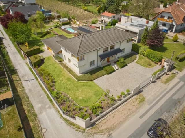 Privátní rodinné sídlo u Brna s velkým pozemkem, soukromím a atmosférou dovolené doma, Syrovice, okres Brno-venkov