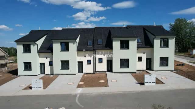 Exkluzivně nabízíme prodej ŘRD, 5+kk, od 110,68 m2, Nučice u Rudné, Praha - západ., U zastávky, Nučice