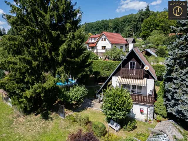 Prodej zděné chaty s bazénem a zahradou 657 m2, Lojovice – Velké Popovice, Velké Popovice, okres Praha-východ