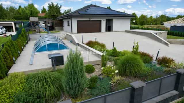 Moderní bezbariérový bungalov 4+kk, 154,35 m2 s bazénem, na pozemku 1112 m2, Cítov, Cítov, okres Mělník