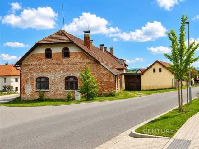 Bydlete vícegeneračně nebo podnikejte v samotném srdci obce Košetice, Košetice, okres Pelhřimov