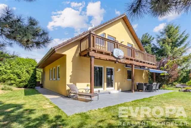 Prostorný rodinný dům 7+kk s bazénem, dvojgaráží a velkou zahradou – Hybrálec u Jihlavy, Hybrálec, okres Jihlava