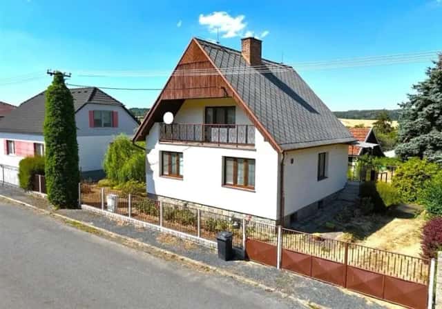 Rodinný dům s garáží, vedl. stavbami a zahradou 1.162 m2 v obci Přívozec., Blížejov, okres Domažlice