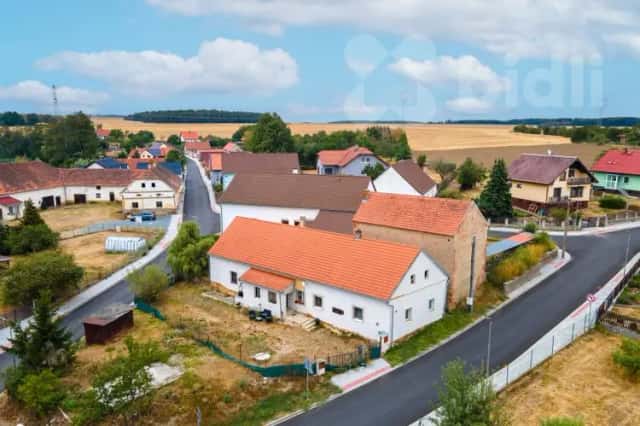 Rodinný dům se dvěma bytovými jednotkami a zahradou - Kostelec, Kostelec, okres Tachov