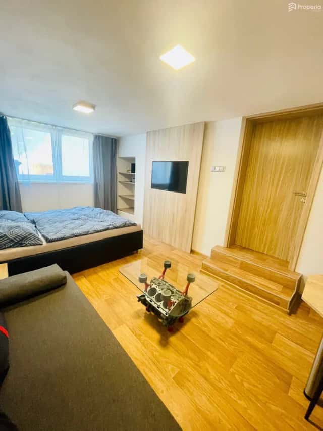 Pronájem kompletně zařízeného bytu 1+kk v RD Modřice, Brněnská 462, Modřice, okres Brno-venkov