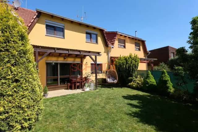 Řadový rodinný dům se zahrádkou Rajhrad, Rajhrad, okres Brno-venkov
