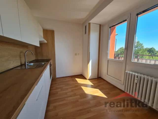 Pronájem bytu 2+1 s balkonem, ul. E. Beneše v Opavě, Opava
