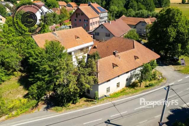 Prodej domu s dílnou se dvorem a zahradou, Bystřice nad Pernštejnem, okres Žďár nad Sázavou