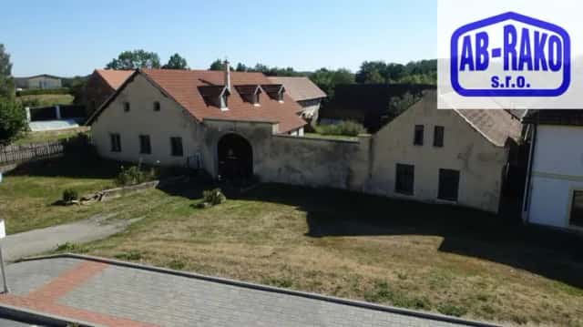 Prostorný statek s 0,5 ha pozemků u Č. Krumlova a golfu, Mirkovice, okres Český Krumlov