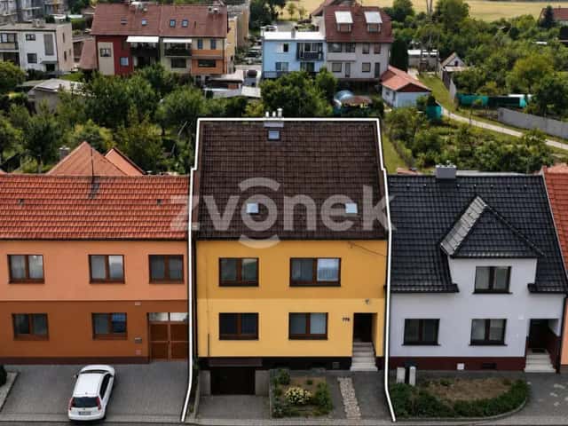 Prodej prostorného rodinného domu s garáží, terasou a zahradou - Ostrožská Nová Ves, ul. Nová, Nová, Ostrožská Nová Ves, okres Uherské Hradiště