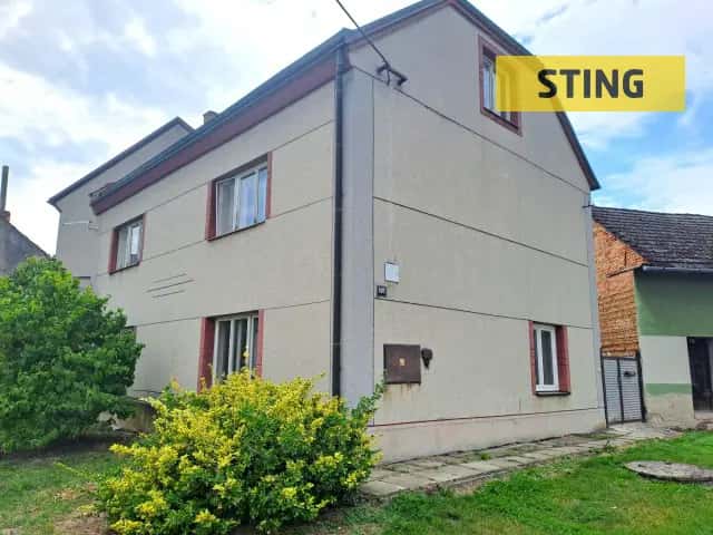 Prodej rodinného domu 5+1 a domu 1+ kk s garáží včetně zahrad, Pavlovice u Přerova, okres Přerov