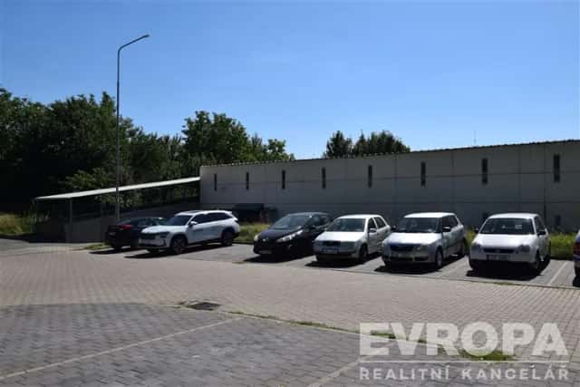 Pronájem garáže 16 m2, Březinova, Kolín