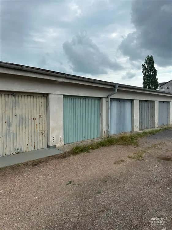 Bezpečné parkování i praktický sklad, Hradec Králové