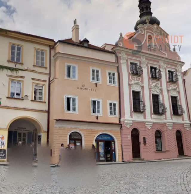 Nabízíme k pronájmu menší komerční prostor v centru Mikulova. Prostor se nachází ve 2.NP historické…, Mikulov, okres Břeclav