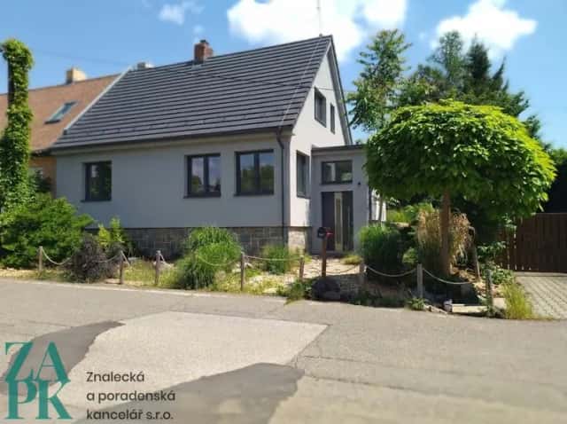 Zrekonstruovaný dům se zahradou 563 m2 v Řeži u Prahy, Nad Údolím 95, Husinec, okres Praha-východ