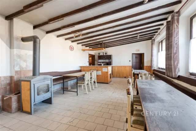 Bývalý hostinec s velkým pozemkem – Horní Kruty, Horní Kruty, okres Kolín