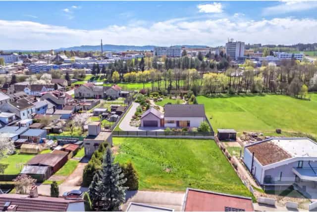 Rozlehlý pozemek určený k výstavbě rodinného domu v Lanškrouně, ul. Kollárova, Lanškroun, okres Ústí nad Orlicí