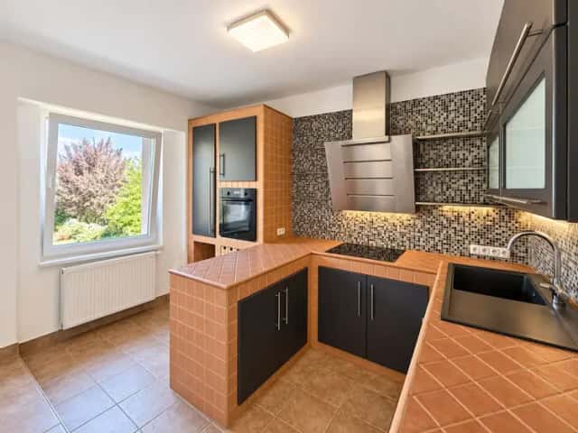 Byt 5+1 kryté parkovací stání, půda, sklepy, pozemek 783 m2, Dubné, okres České Budějovice