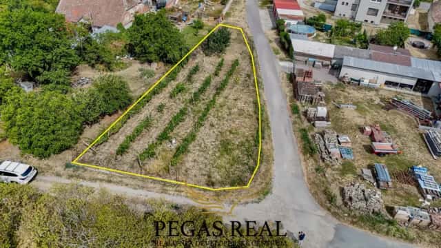 Pozemek pro bydlení 684 m2 v srdci vinařské obce Šatov u Znojma, Šatov, okres Znojmo