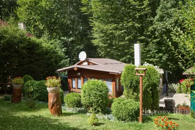 Prodej kouzelné chaty 2+kk s terasou a rozlehlou zahradou na pozemku 563 m2 v Lančově - Stříbrná zátoka, Lančov, okres Znojmo