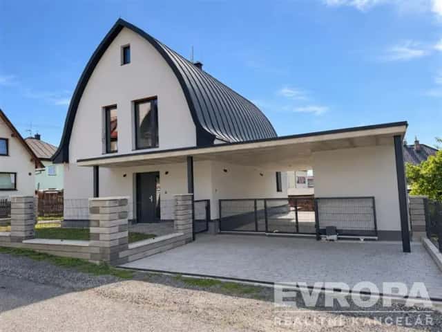 Pronájem novostavby moderního domu 5+kk s terasou a zahradou v klidné části Vrchlabí, Ludvíka Svobody, Vrchlabí, okres Trutnov