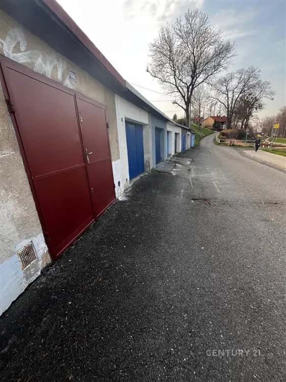 Prodej řadové garáže 22 m2 s elektřinou – Šenov u Nového Jičína (ul. U Náhonu)., Šenov u Nového Jičína, okres Nový Jičín