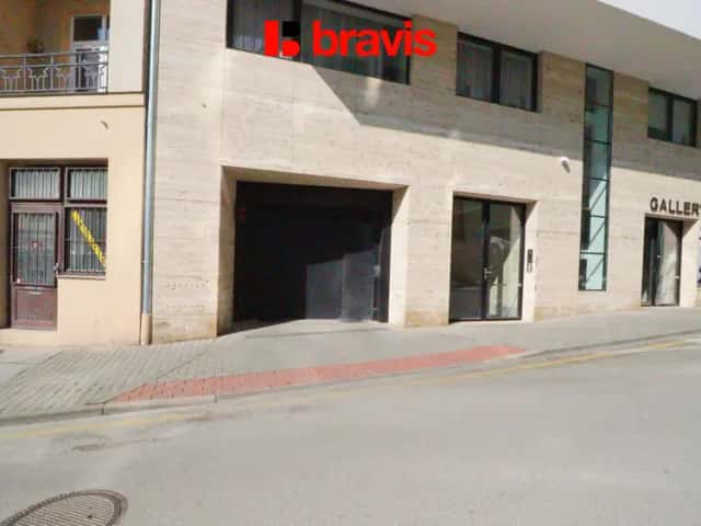 Pronájem garážového stání - zakladače, ul. Kopečná, Brno - Staré Brno, Kopečná, Brno, okres Brno-město