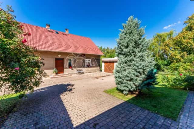 Rodinný dům s kouzelnou zahradou a velkým potenciálem Velký Chlumec, Velký Chlumec, okres Beroun