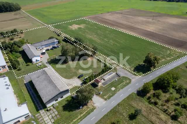 Prodej areálu s pozemkem 12 000 m2, kancelářskou budovou a skladovou halou – Plešovec, Chropyně, okres Kroměříž